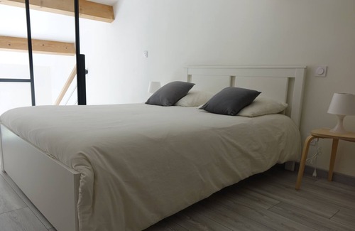 Ventabren Apartment | Duplex sleeps 4 in contemporary villa with swimming pool.