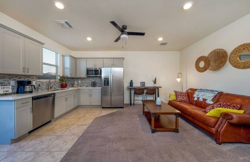 Casas Adobes House | Duplex-Style House/Split/Office/3 BR 3 BA