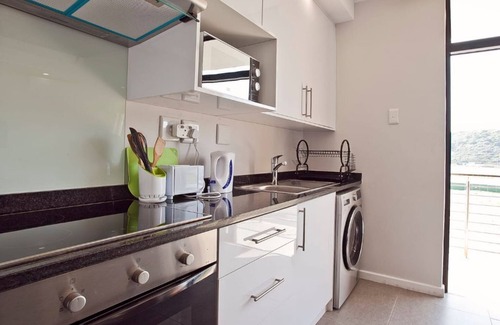 Durban Point Apartment | Durban Point Waterfront, Cosy Harbor View Studio