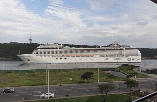 Durban Point Apartment | Durban Point Waterfront, Cosy Harbor View Studio