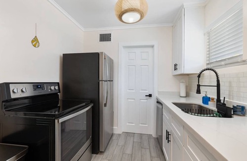 Garfield Apartment | Dwntwn PHX 1 King Bed, yard oasis 8 mins 2 airport