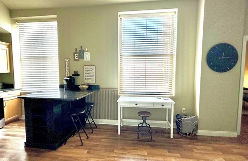 Downtown Lincoln Condo | Dwntwn short walk to stadium, PBank Arena & Haymarket, parking pass! Sleeps 4!
