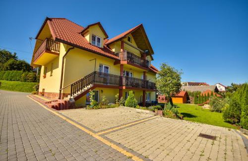 Polanczyk House | Dworek Julia - Klimatyzowane Komfortowe Pokoje nad Soliną - Bieszczady