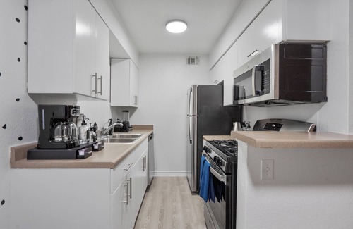 Pemberton Heights Apartment | DWTN Gem MINs from UT sleeps 6