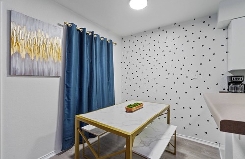 Pemberton Heights Apartment | DWTN Gem MINs from UT sleeps 6