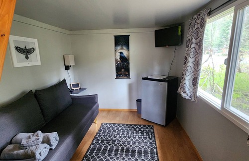 Bear Creek Cottage | Dy cabin with shared bath house.