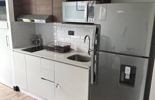 Zona 10 Apartment | EÓN 6 - Estudio Moderno, Vista Volcán, Aire Acondicionado