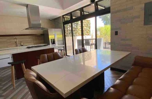 Zona 10 Apartment | EÓN 6 - Estudio Moderno, Vista Volcán, Aire Acondicionado