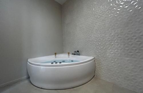 Epernay Apartment | E1 Reton magnifique T3 RDC terrasse et jacuzzi