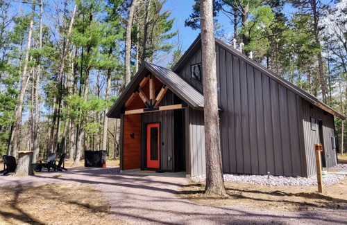 Wisconsin Dells Cabin | Eagle Cabin @ Orange Tractor Retreat: a new, modern cabin on 40 private acres