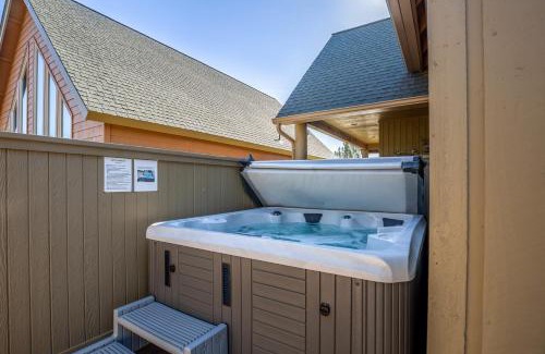 Redmond Ski Chalet | Eagle Crest Chalet with HOT TUB and Cabin Vibes