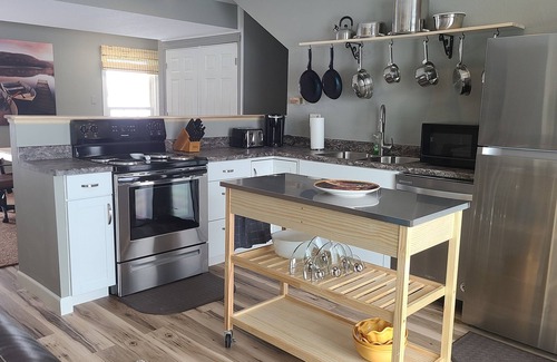 Fremont House | Eagle Isle North Wing on the Sandusky River w/short drive to Cedar Point.