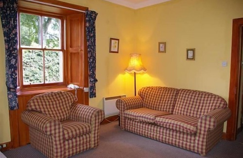 Biggar Cottage | Eagle Lodge, Gatehouse next to A73, Self catering cottage, Pets welcome