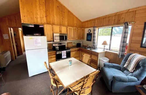 Cooke City-Silver Gate House | Eagle Nest Cabin Yellowstone Getaway in Cooke City