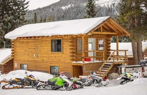 Cooke City-Silver Gate House | Eagle Nest Cabin Yellowstone Getaway in Cooke City