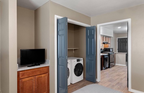 Andrews Hotel | Eagle's Den Suites Andrews a Travelodge by Wyndham