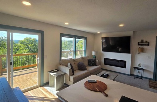 Holiday Island House | Eagles Roost Lakeview A Side