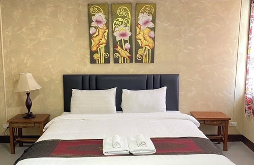 Wua Lai House | EAIN