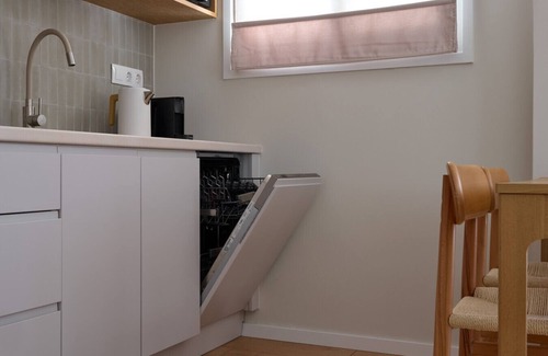 Filopappou Apartment | Earthy Comfort 2bd Apt With Koukaki Views