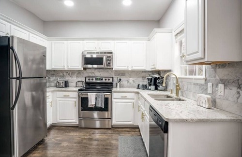 Tucker House | East Atlanta Private Suite