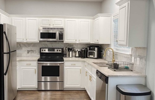 Tucker House | East Atlanta Private Suite