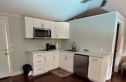 East Hill Apartment | East Hill Hideway