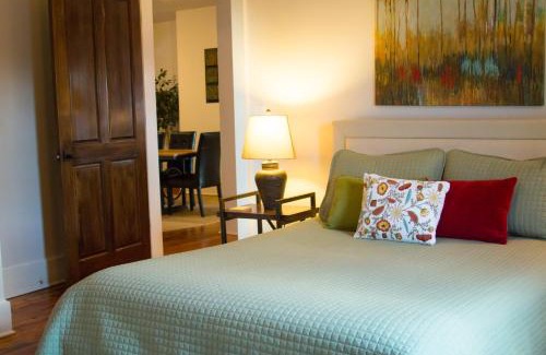 Lockeland Springs Apartment | East Nashville upstairs apartment, one queen BR, 2 twin BR,1bath in Five Points, close to downtown