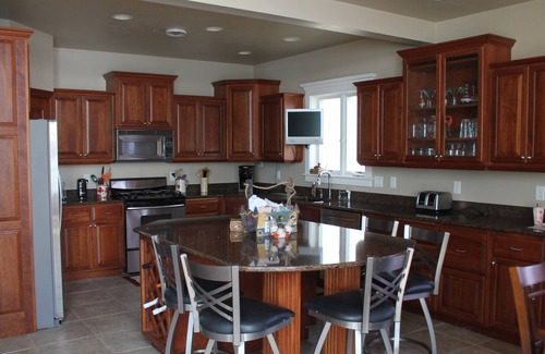 Spirit Lake House | East Okoboji Luxurious Lakefront Vacation Home - 5 Bedroom -Sleeps up 18+