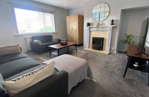 Leeds House | East Park House - Sleeps Up-to 6