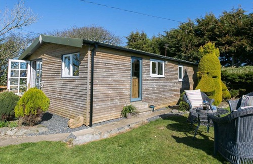 Llanerchymedd Cottage | Easter Cabin - a remote that sleeps 4 guests in 2 bedrooms