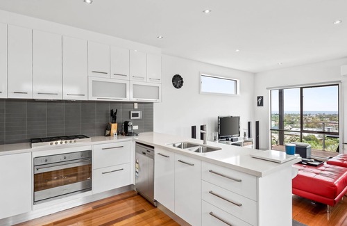Portarlington House | Eastern Views - Modern living with pool and table tennis.