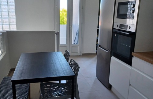 Toulon Apartment | EastToulon 1rst independent floor of a villa, 3 rooms 70 m², balconies, terrace