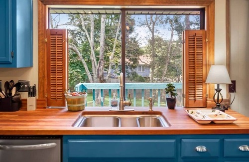 Madison House | Eastview Drive Jolly Green Giant