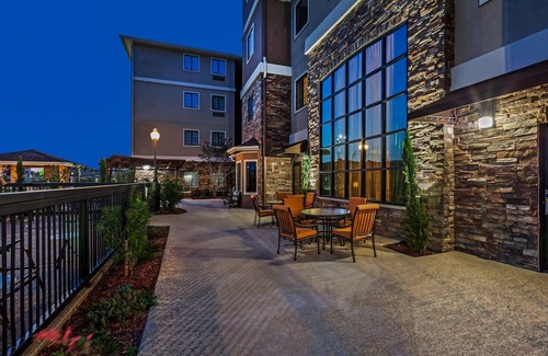 Fossil Creek Apartment | Easy Access to Convention Center | Free Breakfast + Outdoor Pool