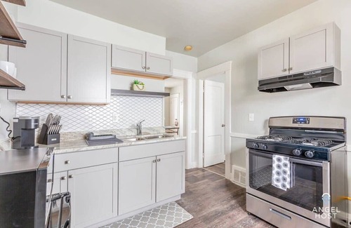 Old Brooklyn Apartment | Easy Access to Downtown | Smart TV, WiFi & Parking