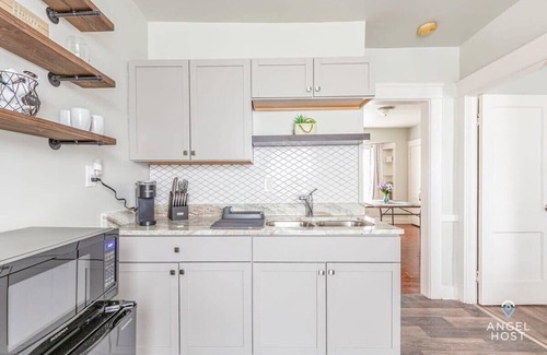 Old Brooklyn Apartment | Easy Access to Downtown | Smart TV, WiFi & Parking