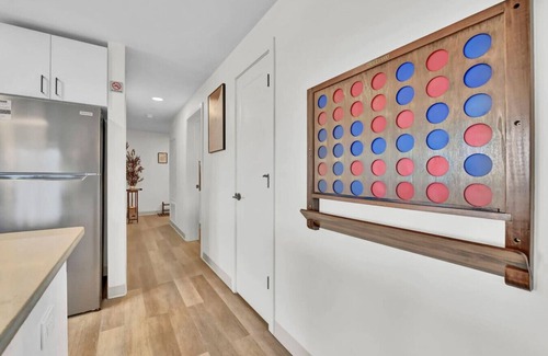 University Circle Apartment | Easy Check-In 4 mins Cleveland Clinic, CWRU, University Circle + Free Parking