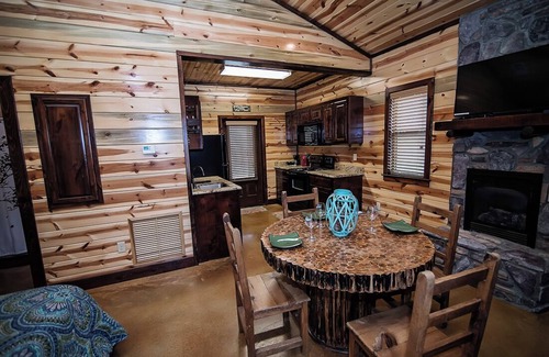 Hochatown Cabin | Easy Livin'- Broken Bow/Hochatown- 1bd