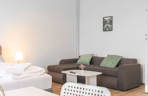 Wahring Apartment | Easystay 2BR Apt. near AKH- Perfect for Longstays