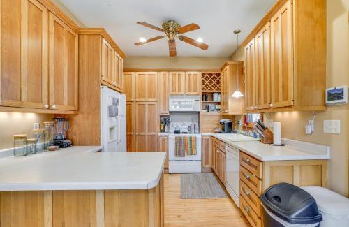 Eau Claire House | Eau Claire Retreat Close to Campus and Dtwn!