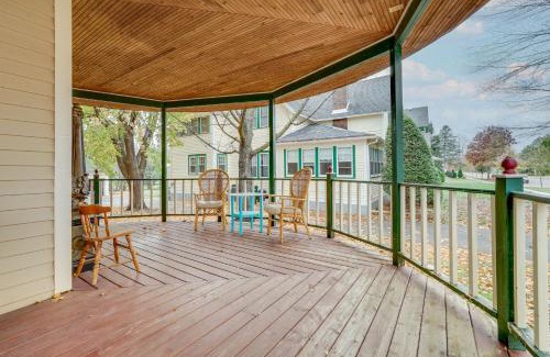 Eau Claire House | Eau Claire Retreat Close to Campus and Dtwn!