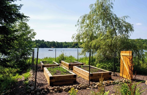 Baysville Villa | Echo Beach Summary: E