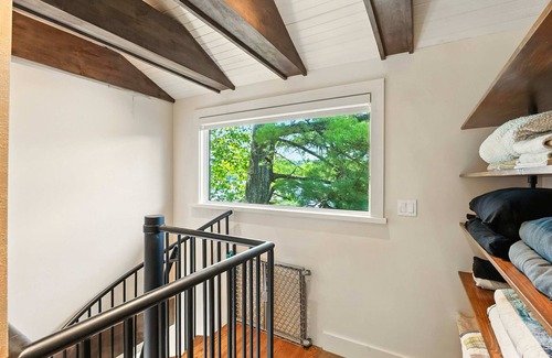 Baysville Villa | Echo Beach Summary: E