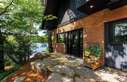 Baysville Villa | Echo Beach Summary: E