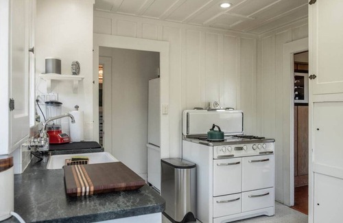 Elysian Heights House | Echo Park hunting lodge bungalow w/mountain views