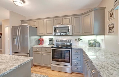 Foscoe Condo | Echota Wintergreens 1611- Mountain Condo, Gated Resort, Indoor/Outdoor Pools and Hot Tub, Fitness.