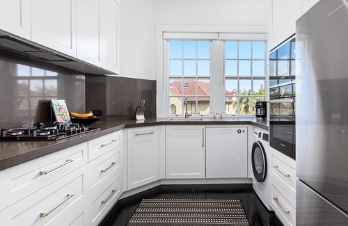 Bellevue Hill Apartment | Eclectic Art Deco Retreat in Harborside Enclave, Double Bay