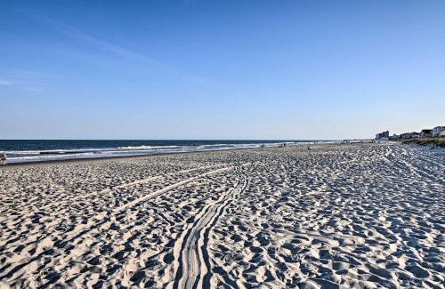 Surfside Beach Apartment | Eclectic Condo with Balcony 1 Block to Beach!