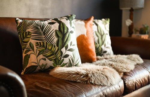 Simon's Town Apartment | Eclectic Heritage Paradise Simon's Town