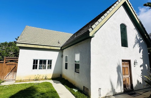 Del Mar Heights Cottage | Eclectic surf loft w/fire pit. Walking distance to the beach!